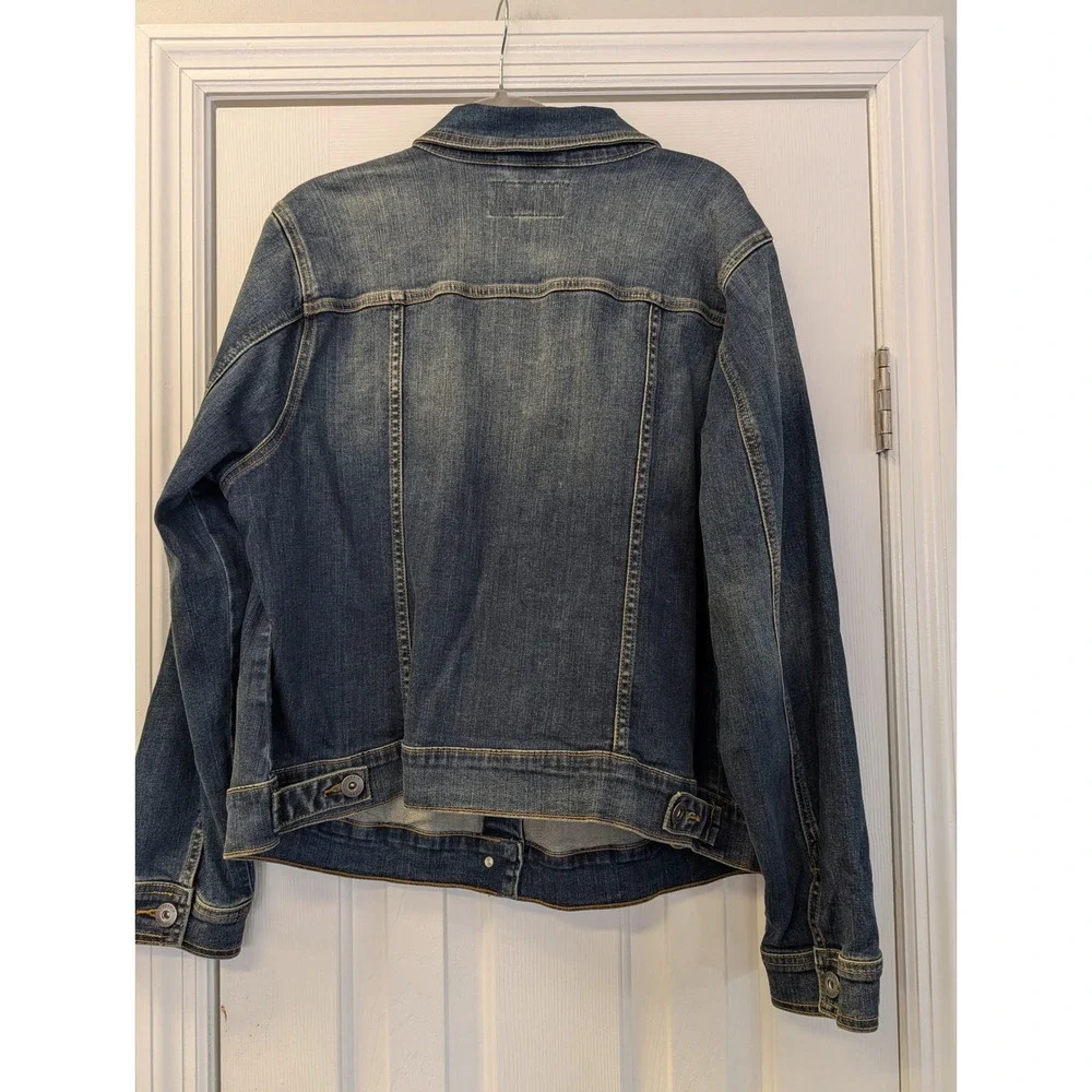 Torrid‎ Blue Denim Trucker Jacket Medium Wash Stretch Plus Size 2 Plus size